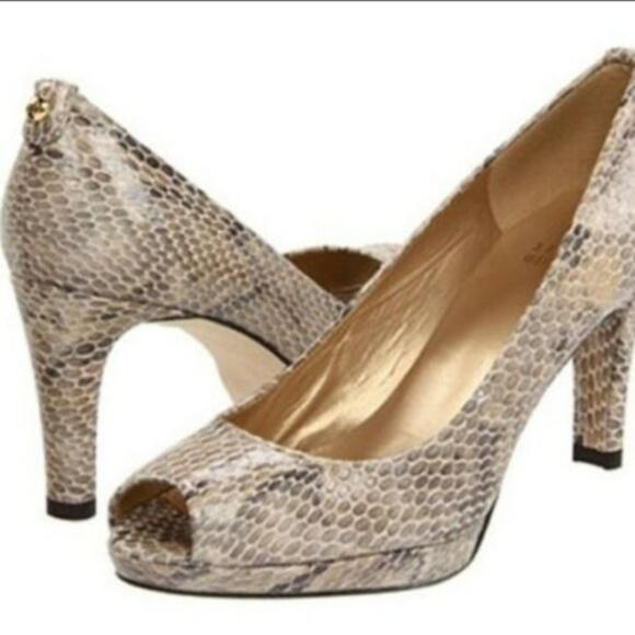 Stuart Weitzman 8 M Snake Skin plainfield heels - Picture 1 of 8